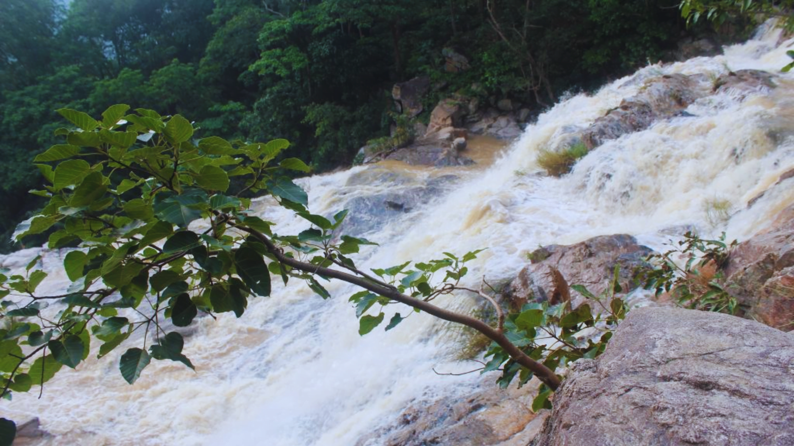 A Nature Lover's Paradise:Lavapani Waterfall, Lohardaga